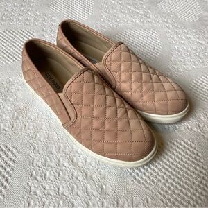 $10 or 2/$15 Steve Madden Blush Pink Ecentrcq Sneaker Size 9.5